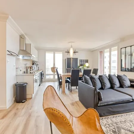 Magnificent Apartment, 4 Bedrooms, Fiber Wifi