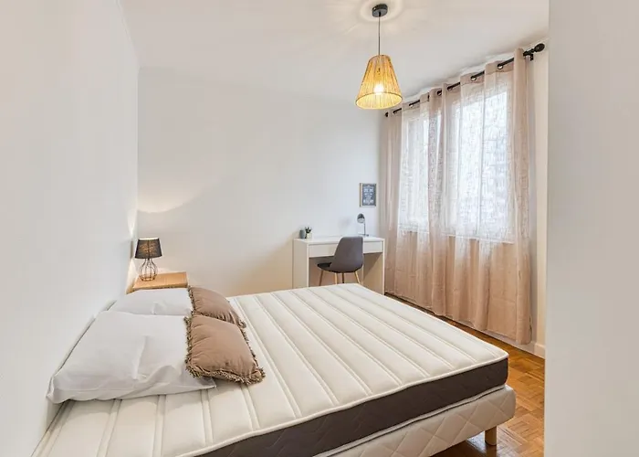 Appartement Magnificent Apartment, 4 Bedrooms, Fiber Wifi *