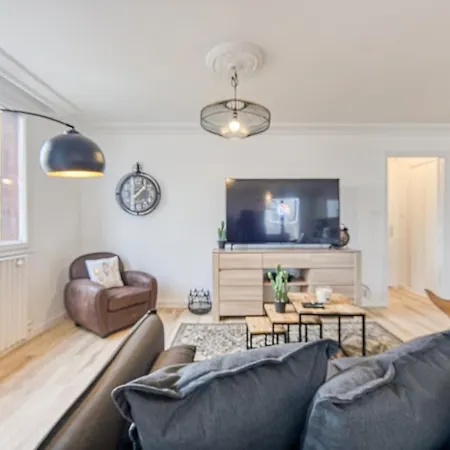 Magnificent Apartment, 4 Bedrooms, Fiber Wifi アパート