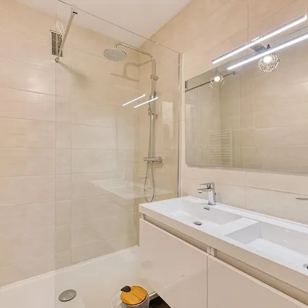 Magnificent Apartment, 4 Bedrooms, Fiber Wifi Grenoble