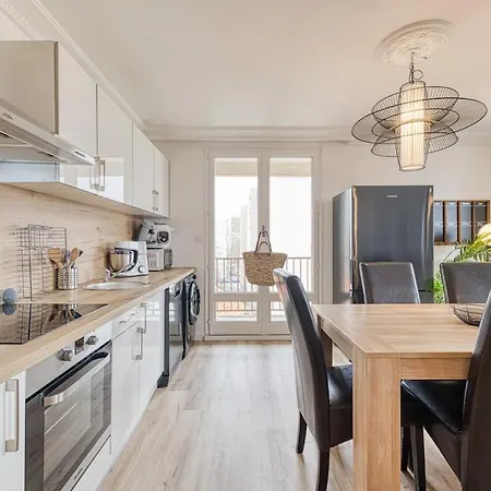 Magnificent Apartment, 4 Bedrooms, Fiber Wifi アパート