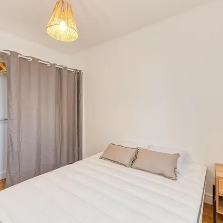 Magnificent Apartment, 4 Bedrooms, Fiber Wifi Lägenhet *