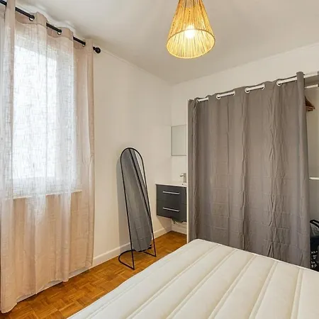 Magnificent Apartment, 4 Bedrooms, Fiber Wifi Lägenhet *