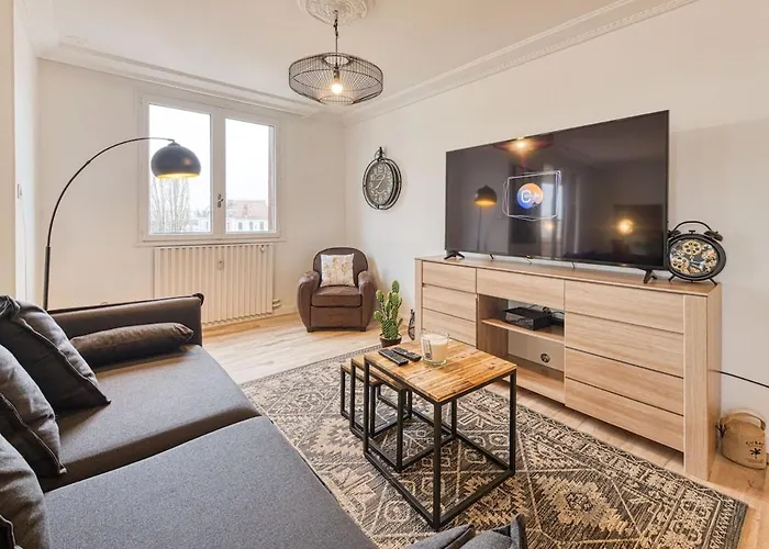 Magnificent Apartment, 4 Bedrooms, Fiber Wifi * גרנובל