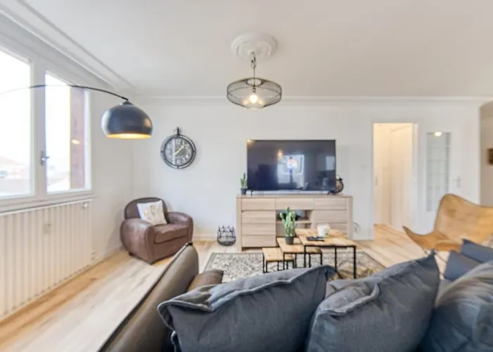 Magnificent Apartment, 4 Bedrooms, Fiber Wifi דירה