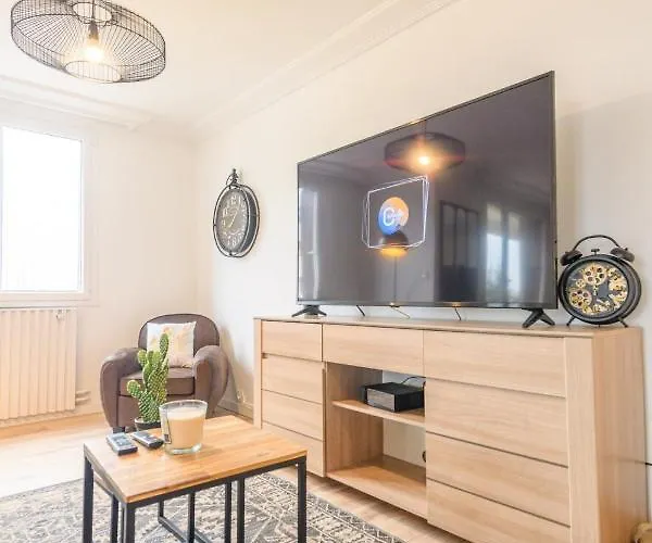 דירה Magnificent Apartment, 4 Bedrooms, Fiber Wifi גרנובל