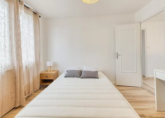 Magnificent Apartment, 4 Bedrooms, Fiber Wifi דירה