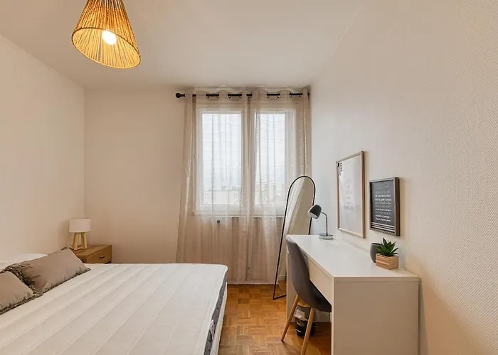 Magnificent Apartment, 4 Bedrooms, Fiber Wifi דירה גרנובל