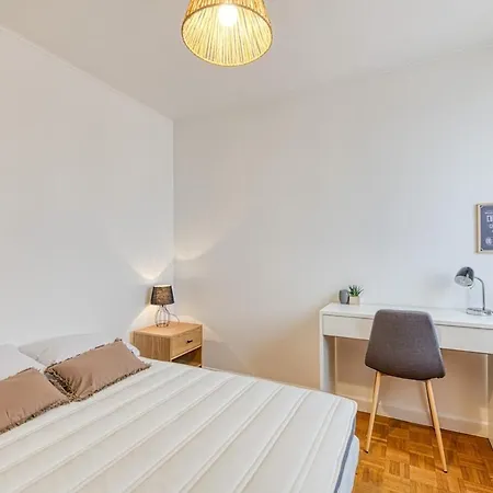 Magnificent Apartment, 4 Bedrooms, Fiber Wifi شقة *