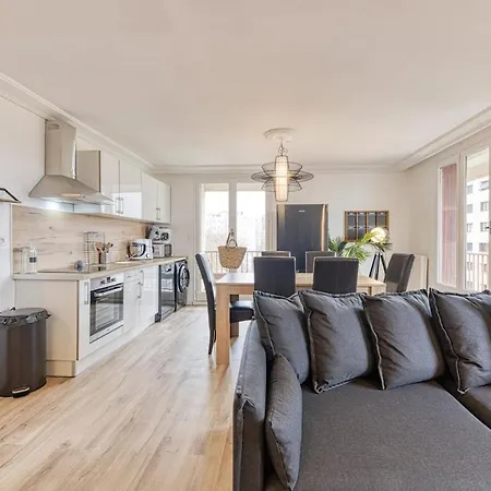 Magnificent Apartment, 4 Bedrooms, Fiber Wifi