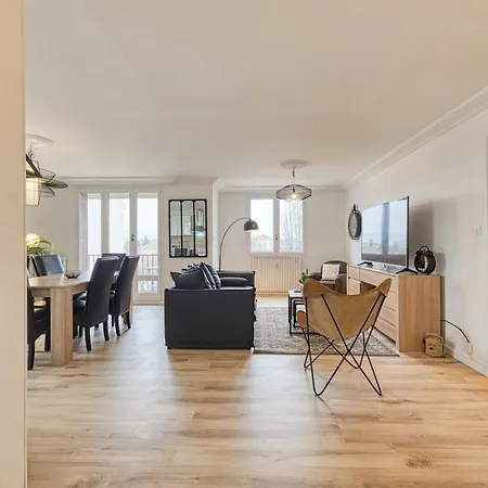 Magnificent Apartment, 4 Bedrooms, Fiber Wifi *