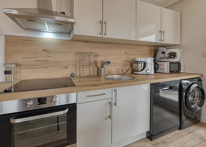 Magnificent Apartment, 4 Bedrooms, Fiber Wifi Apartman *