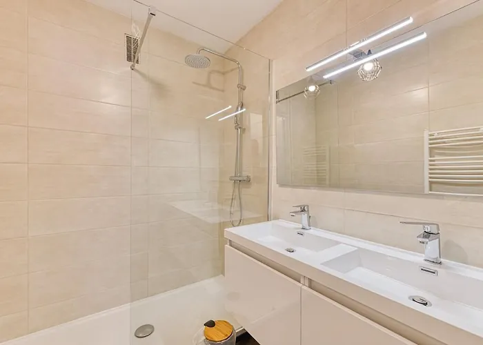 Magnificent Apartment, 4 Bedrooms, Fiber Wifi Grenoble